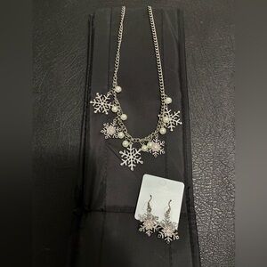 Elegant Silver Snowflake Necklace and Earring Set